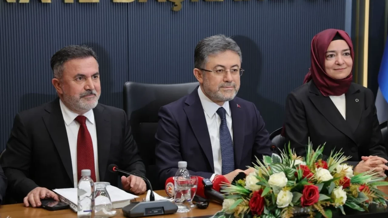 Bakan Yumaklı Adana'da müjdeyi verdi:  Deprem bölgesine 110 milyar liralık su yatırımı