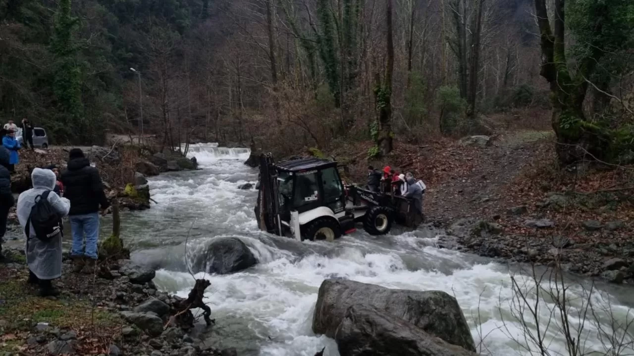 Yalova'da doğa yürüyüşü yapan 19 kişi mahsur kaldı, ekipler müdahale etti!