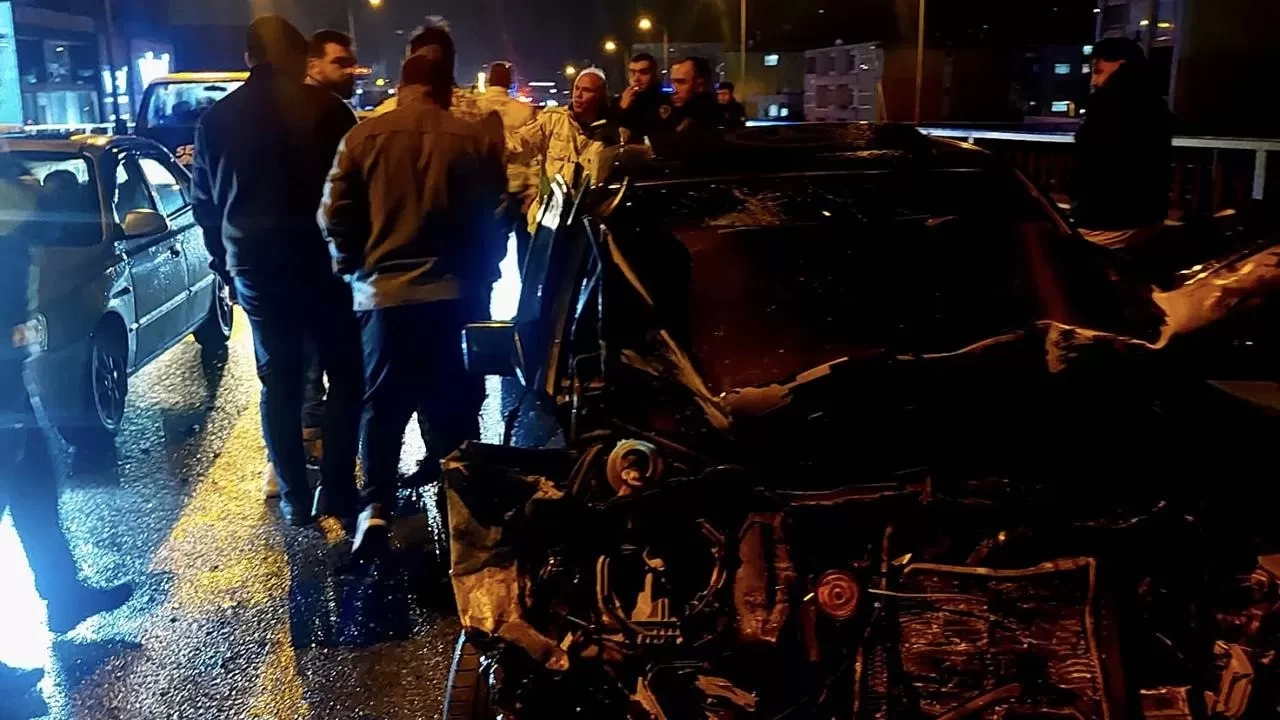 Samsun'da bir anlık gaflet ortalığı savaş alanına çevirdi! 8 araçlık zincirleme kaza