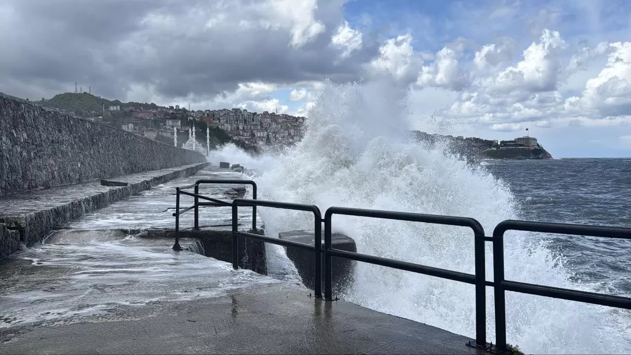 Denizlerde fırtına alarmı: Karadeniz, Marmara ve ege için kritik uyarı!
