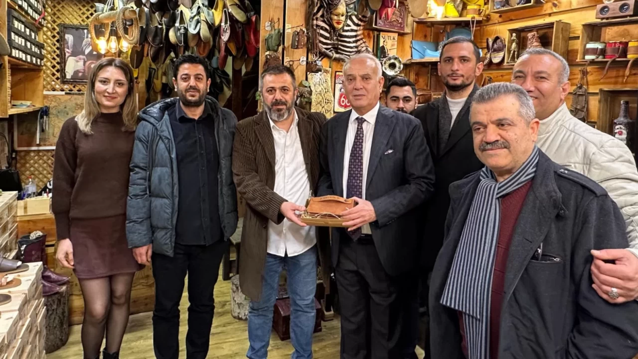 MHP Adana İl Başkanı Yusuf Kanlı’dan Büyüksaat Çarşısı’na çıkartma