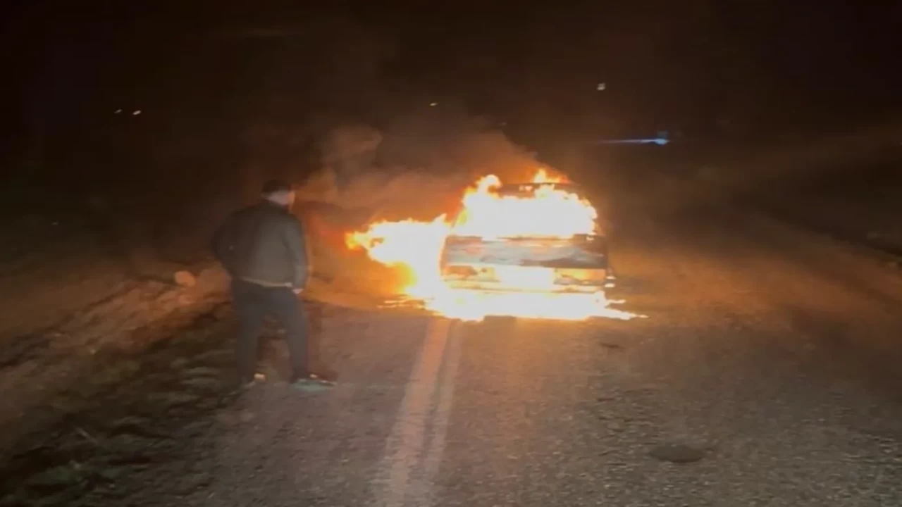 Bismil’de alev topuna döndü! Seyir halindeki otomobil küle döndü