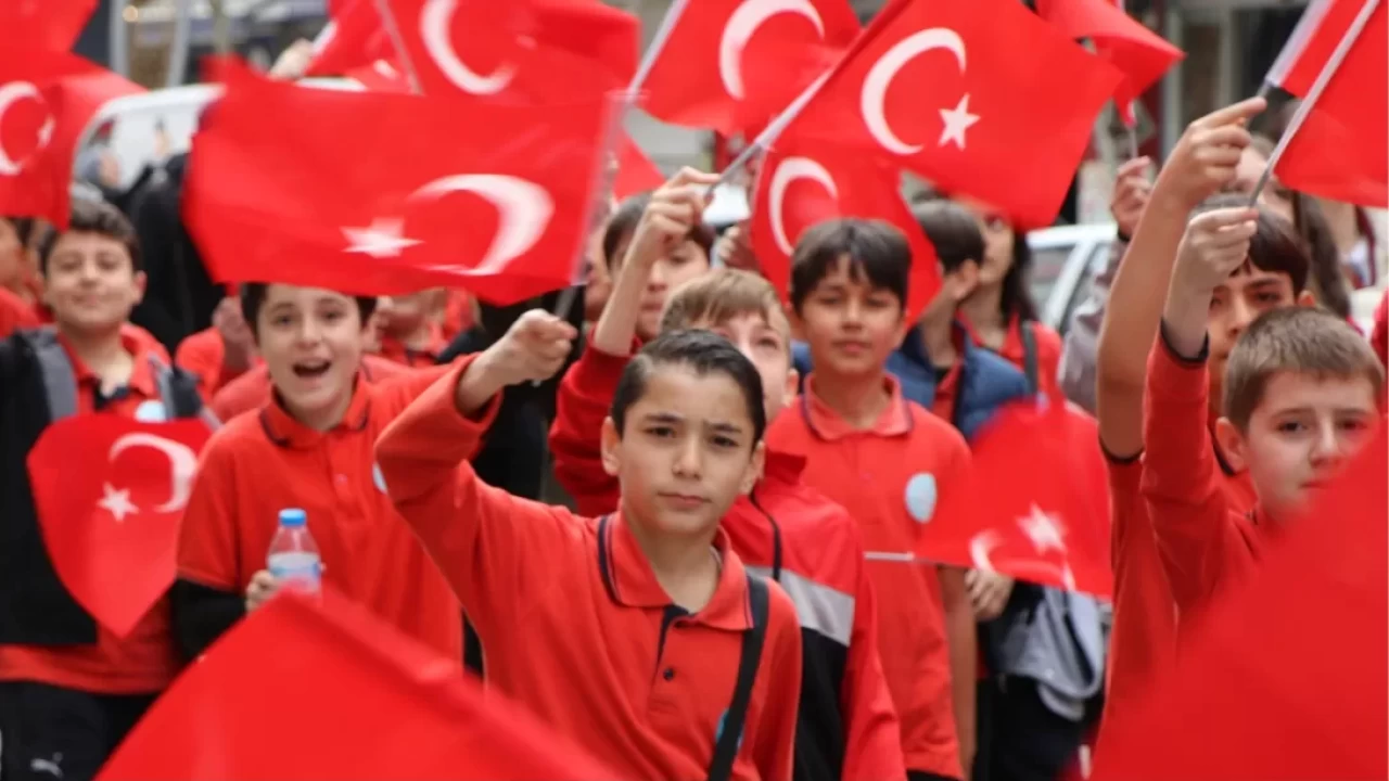 Yarıyıl tatili bitti! Öğrenciler ikinci döneme “Bayrak Sevgisi” temasıyla başlayacak