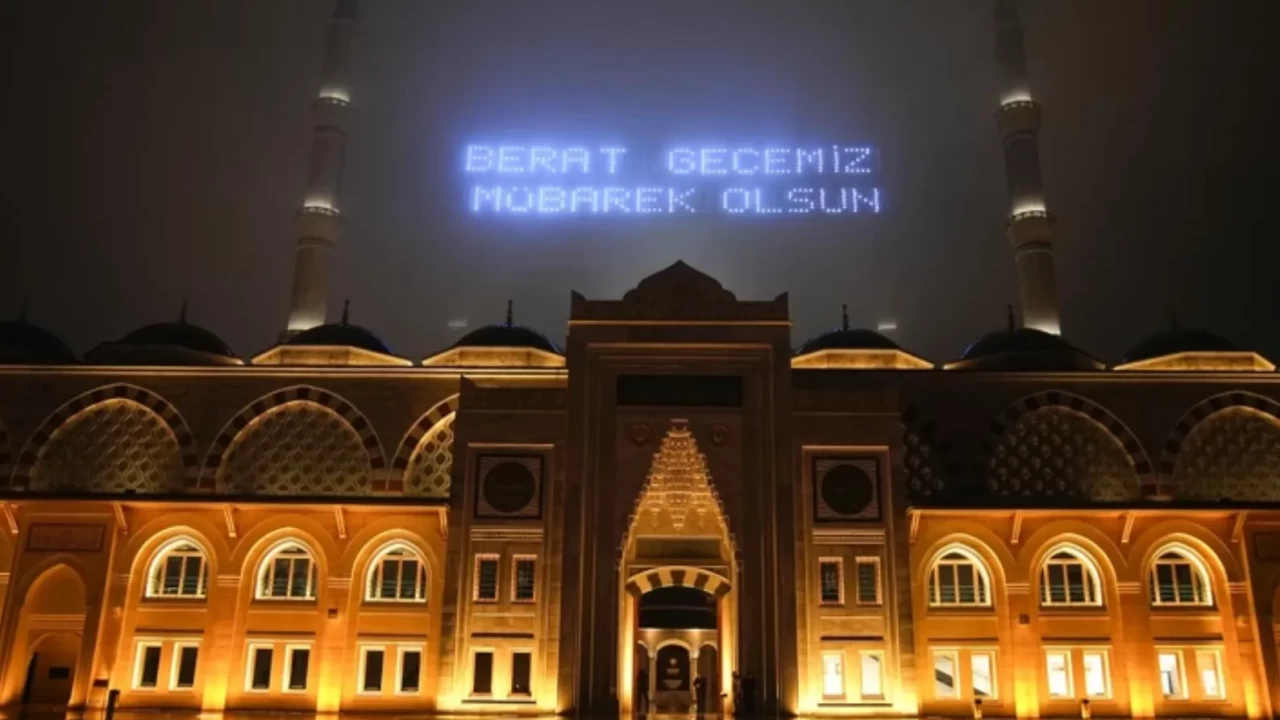 Berat Kandili tüm yurtta idrak edildi: Vatandaş 81 ilde camilere akın etti