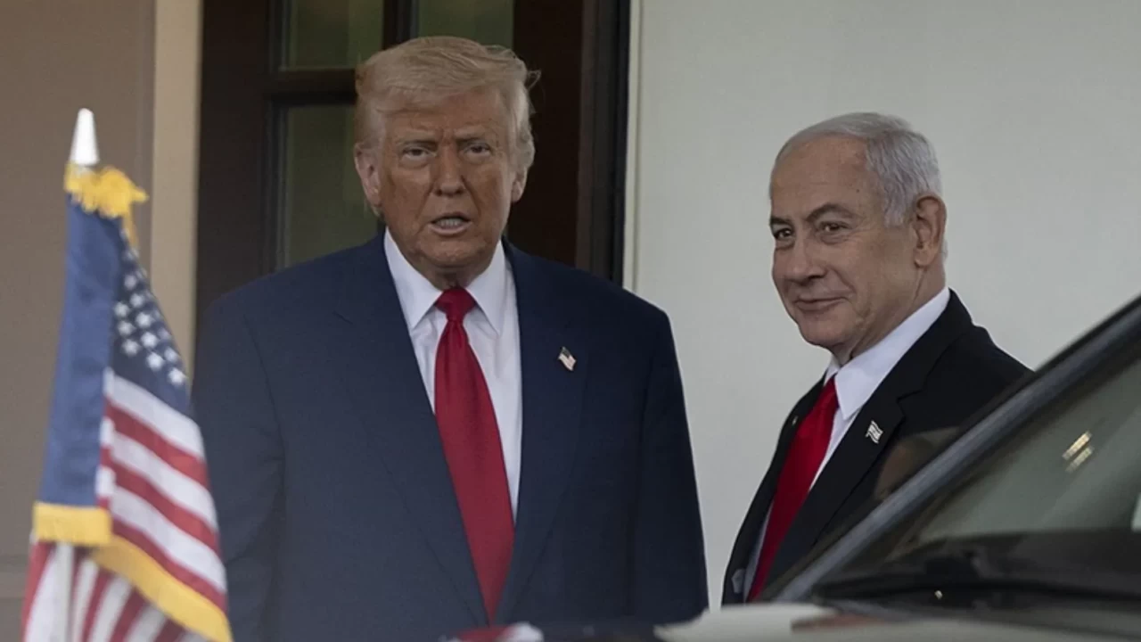 ABD’li Senatörden Trump’a  Netanyahu  uyarısı: Açık çek mi vereceksin, barışı mı savunacaksın?