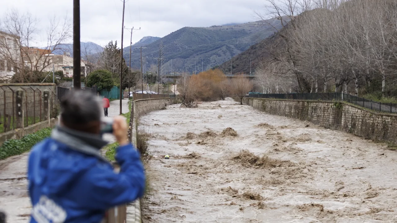 İspanya'da Endülüs sular altında: Genil Nehri taştı, Granada'da yaşam durdu!