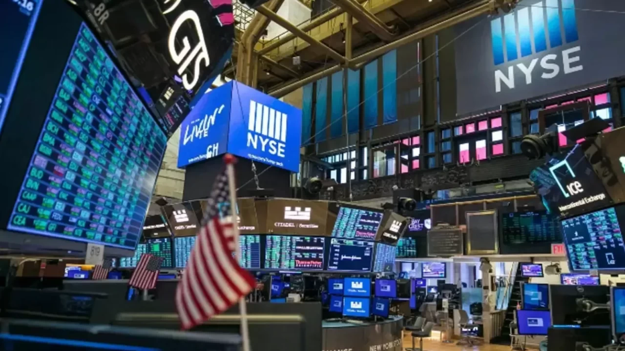New York borsasında karışık kapanış! Piyasalar verileri fiyatlıyor: Fed yetkililerinden sabır mesajı