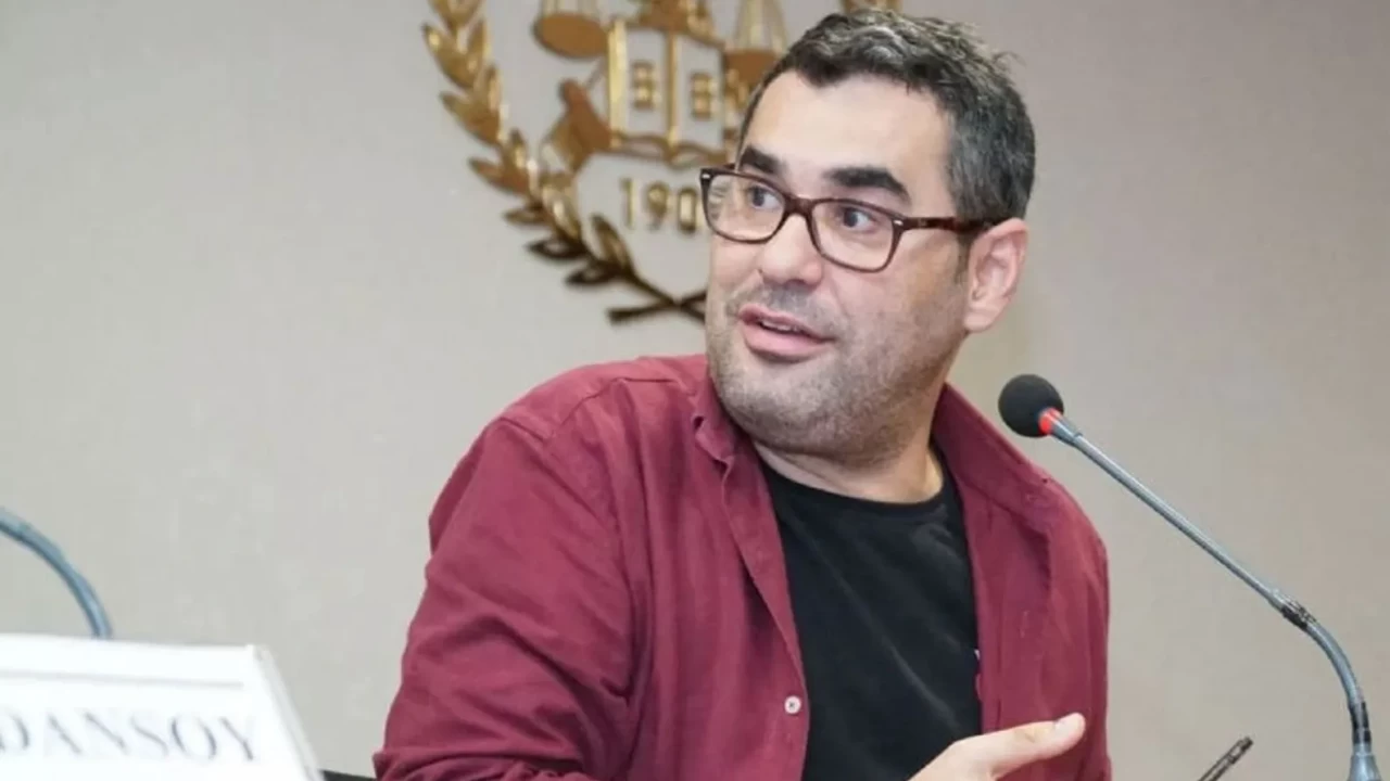 Enver Aysever kimdir? Enver Aysever kaç yaşında, nereli ve ne iş yapıyor?