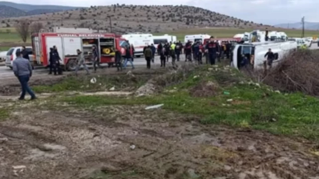 Tokat’ta servis minibüsü devrildi: 6 lise öğrencisi yaralandı!