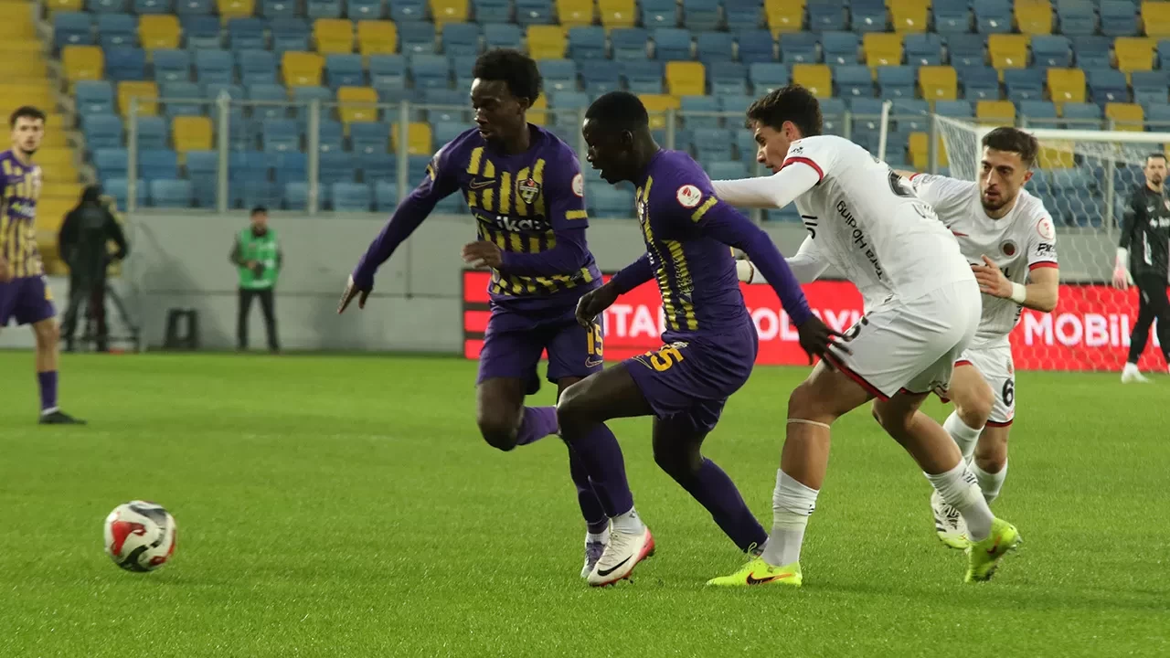 Türkiye Kupası'nda 4 gollü maçta kazanan çıkmadı | Gençlerbirliği 2-2 Eyüpspor