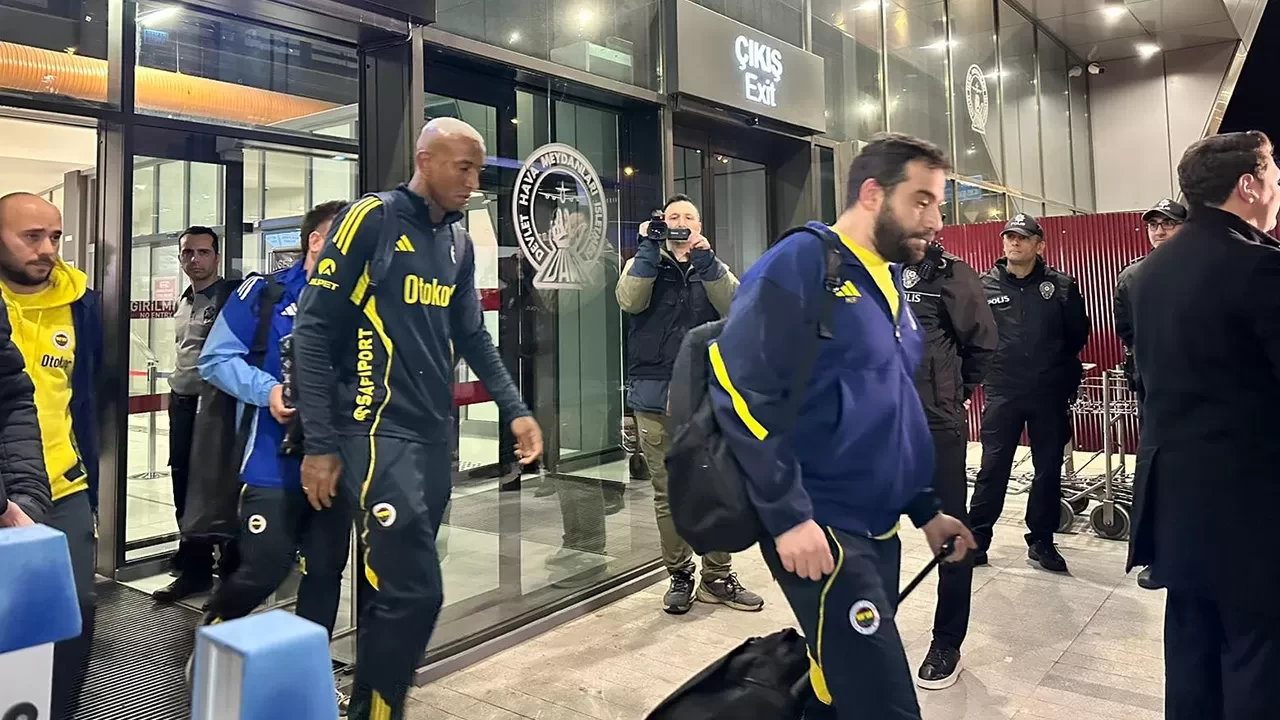 Fenerbahçe, Süper Lig'deki Trabzonspor maçı için Trabzon’a ulaştı