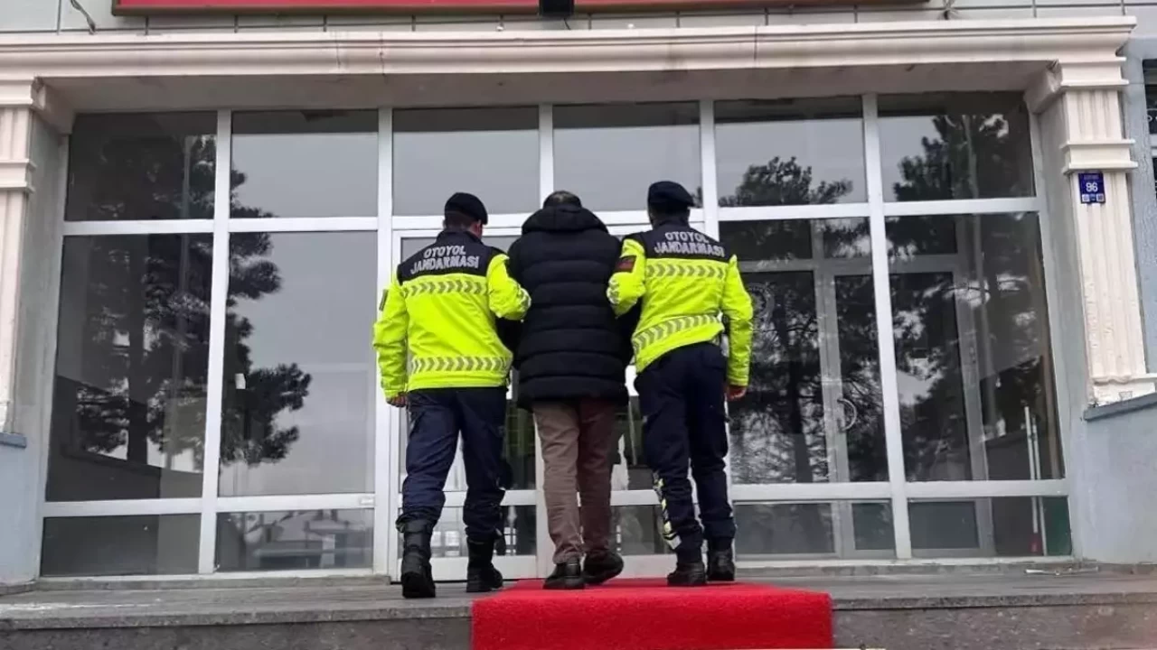 Nevşehir’de sahte kimlikle yakalandı! 15 suç kaydı bulunan şüpheli tutuklandı