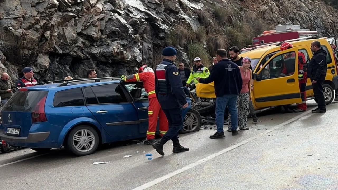 Fethiye’de korkunç çarpışma! 7 yaralı var