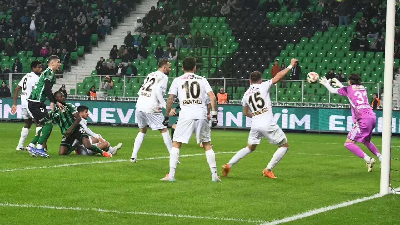 Erzurumspor FK, 1. Lig'de Sakaryaspor deplasmanında tek golle kazandı