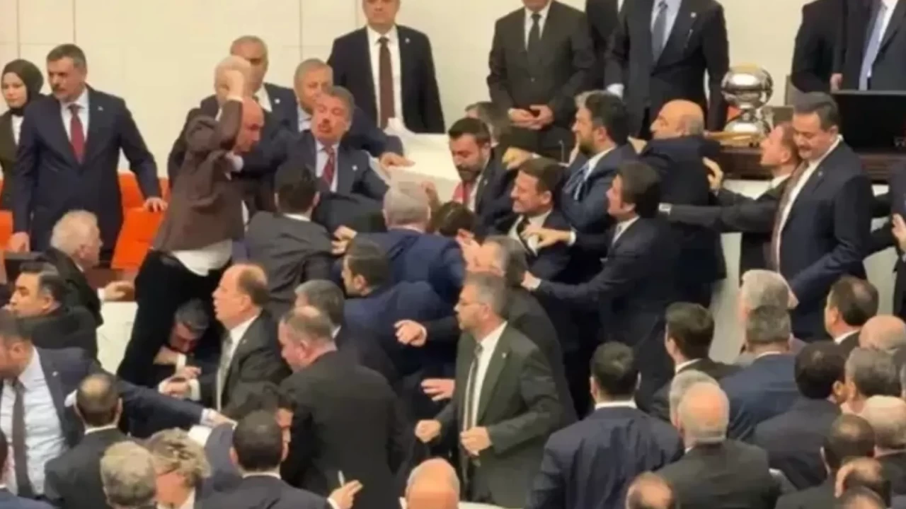 Cevdet Yılmaz’dan CHP’ye yemin töreni tepkisi: Bu provokatif yaklaşımı kınıyorum