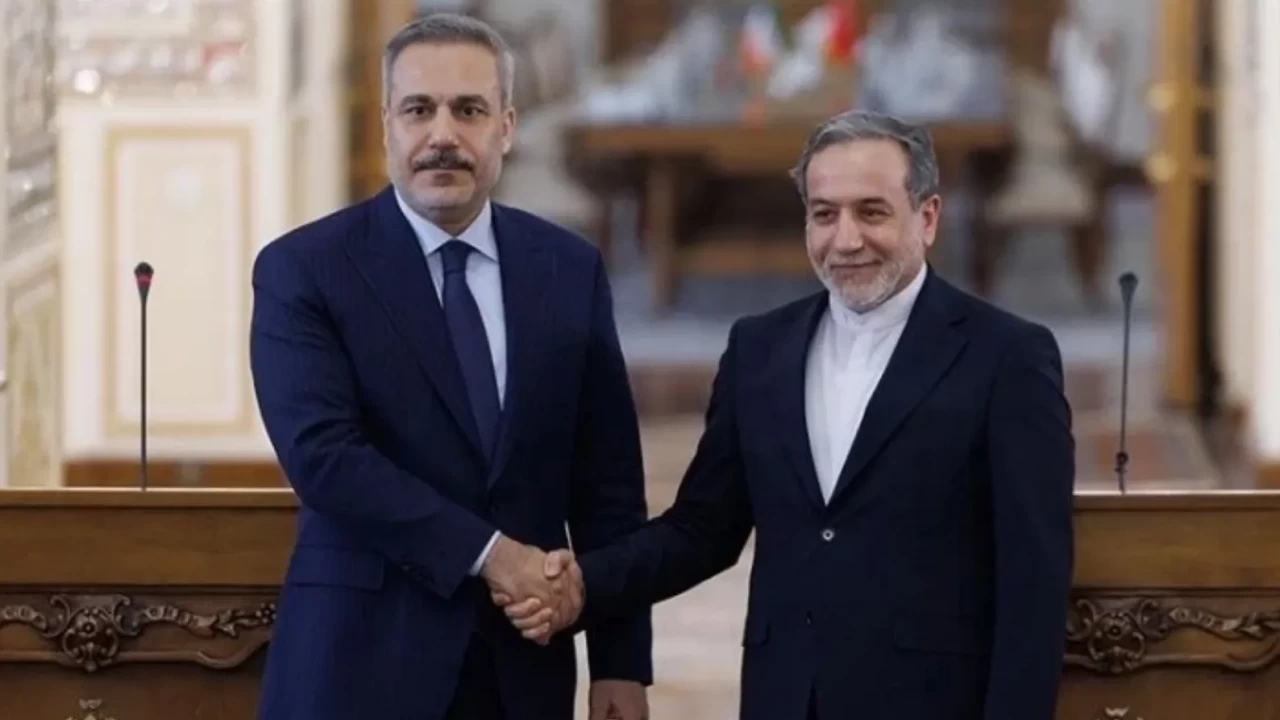 Ankara-Tahran hattında  Nükleer  mesaisi: Hakan Fidan, Abbas Erakçi ile görüştü!