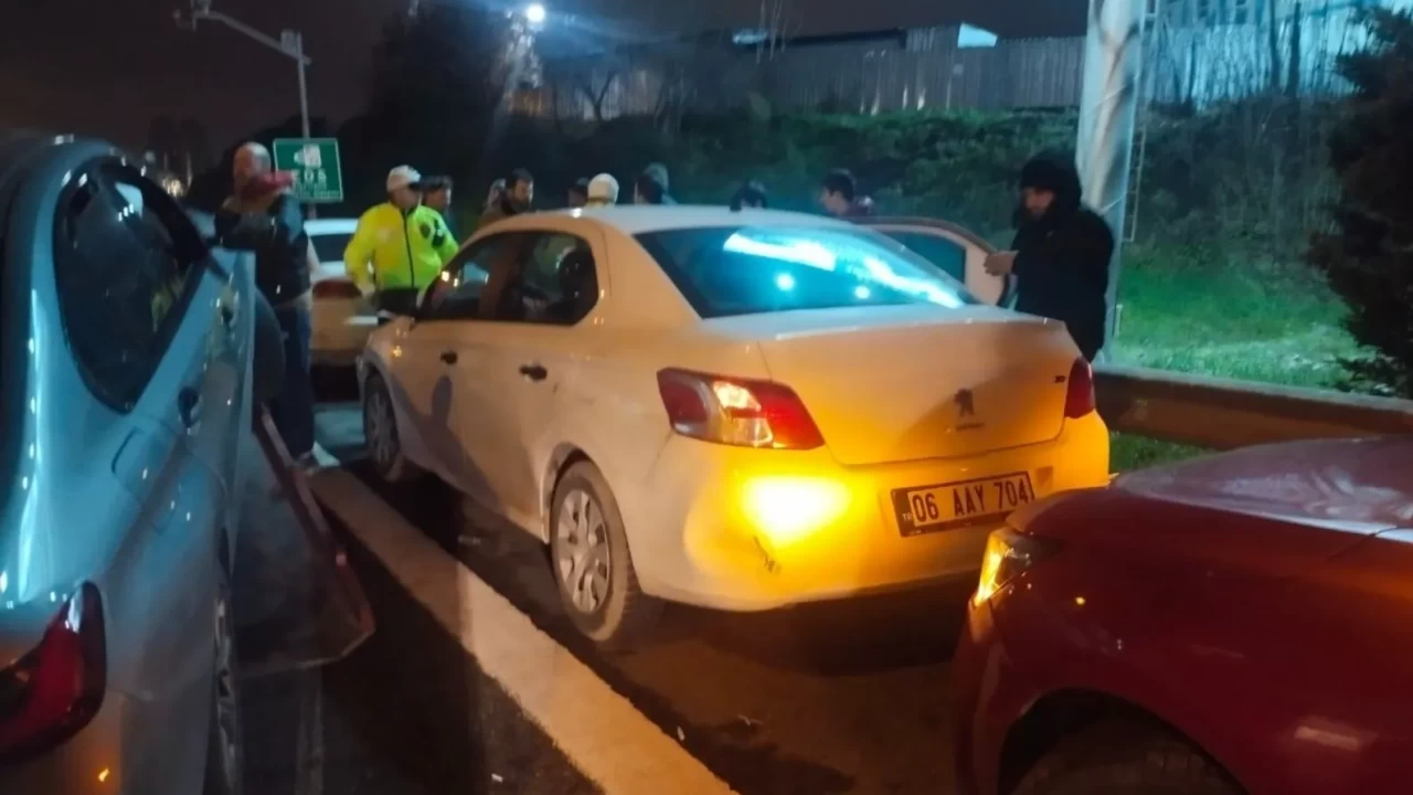 TEM’de sabah kabusu: FSM ayrımında 8 araç birbirine girdi!