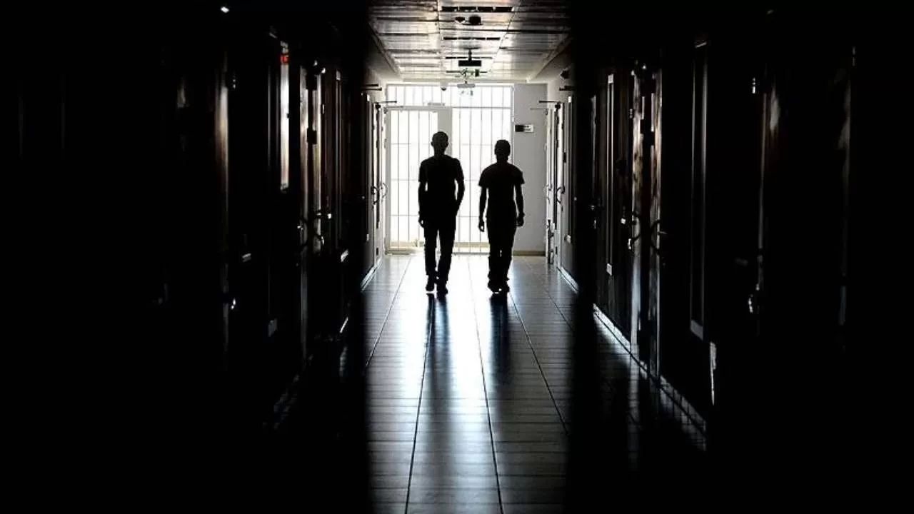 Akran zorbalığına mahkemeden emsal karar: Ev hapsi ve elektronik kelepçe