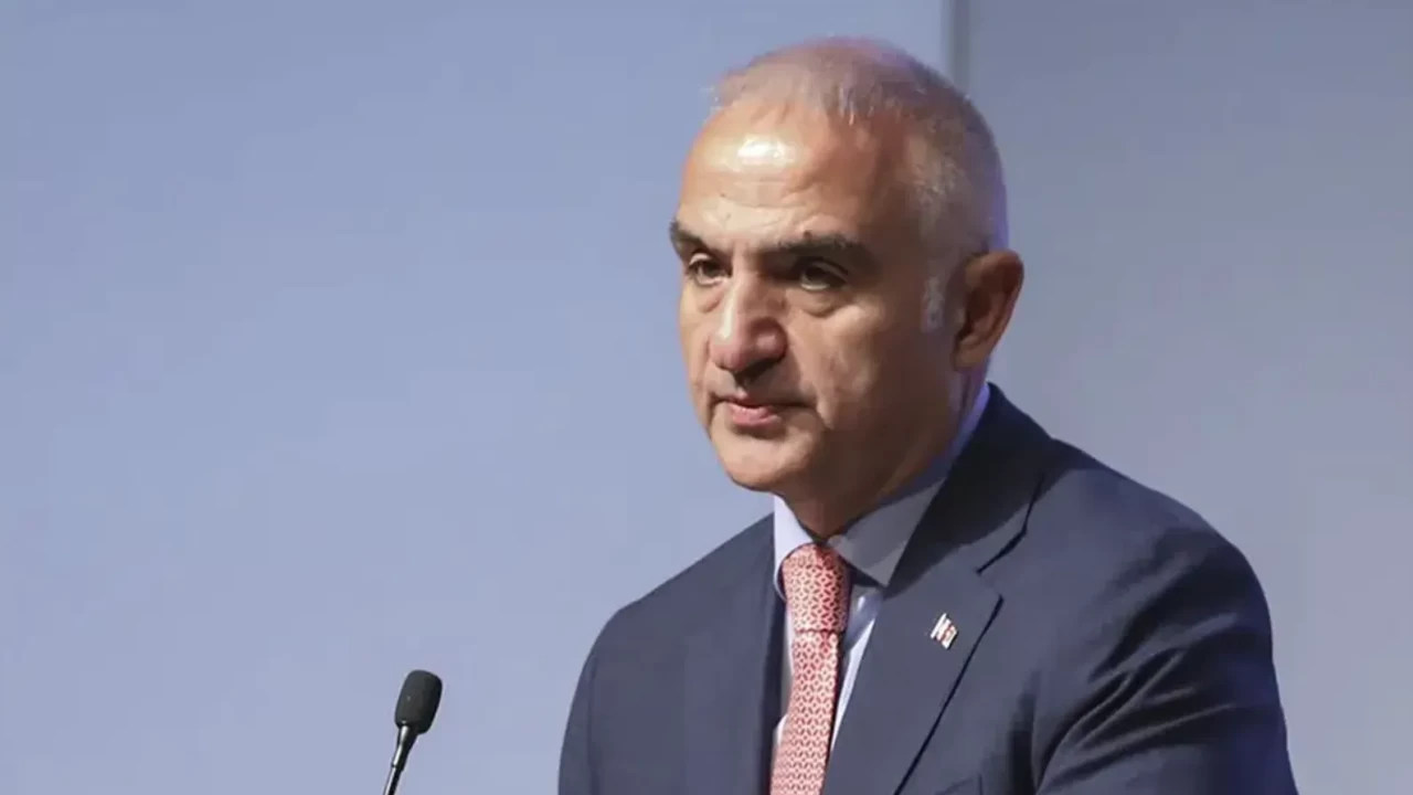 Bakan Ersoy’dan Selçuk Özdağ’a  1 liralık  hukuk dersi: İftira tescillendi!