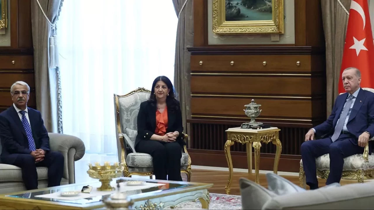 Beştepe’de kritik zirve: Cumhurbaşkanı Erdoğan, DEM Parti heyeti ile bir araya geldi!