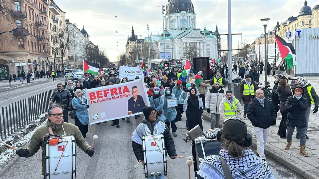 Stockholm'de  ateşkes ihlali  öfkesi: İsrail sokaklarda protesto edildi!