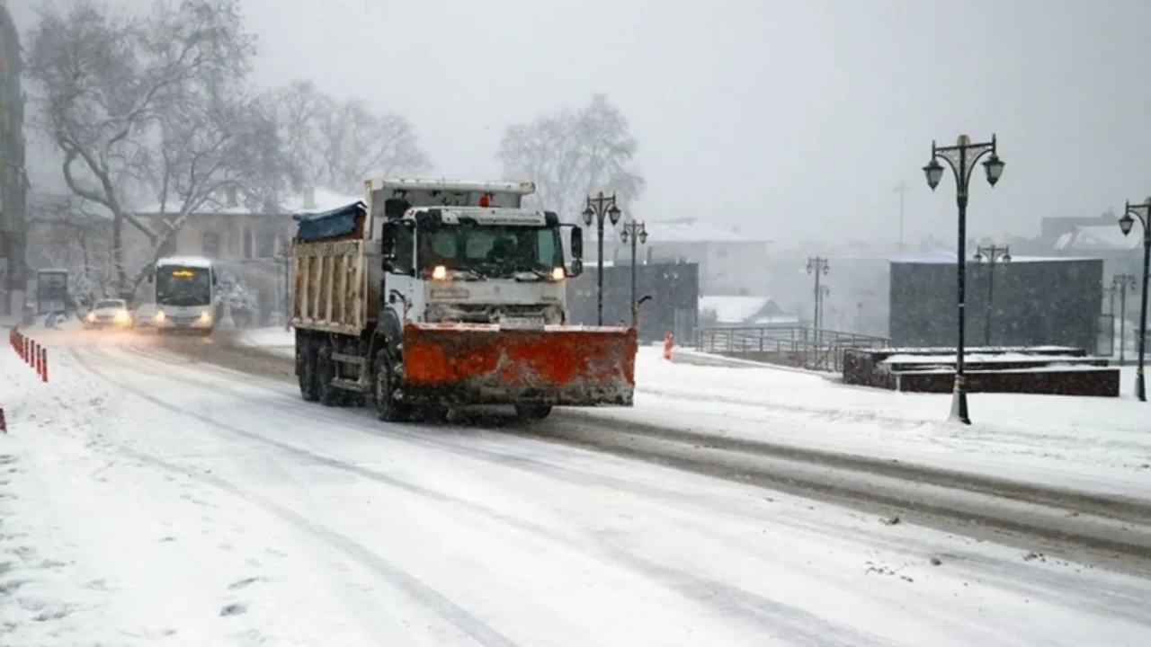 Tekirdağ’da kar teyakkuzu: Büyükşehir ekipleri sahaya indi!