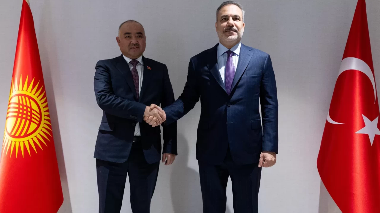 Ankara'da Türk dünyası diplomasisi: Bakan Fidan Kırgız heyetini kabul etti