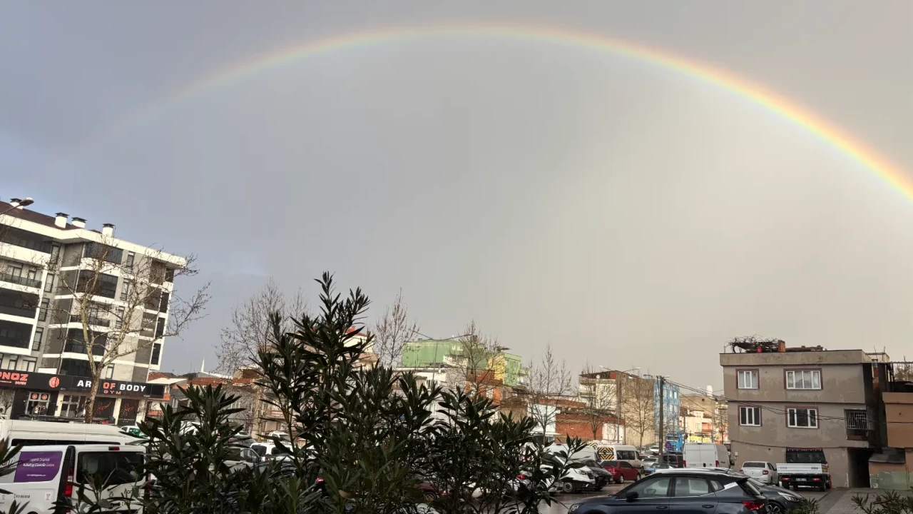 Sosyal medya bu fotoğrafları konuşuyor! Bursa'da gökkuşağı hayran bıraktı