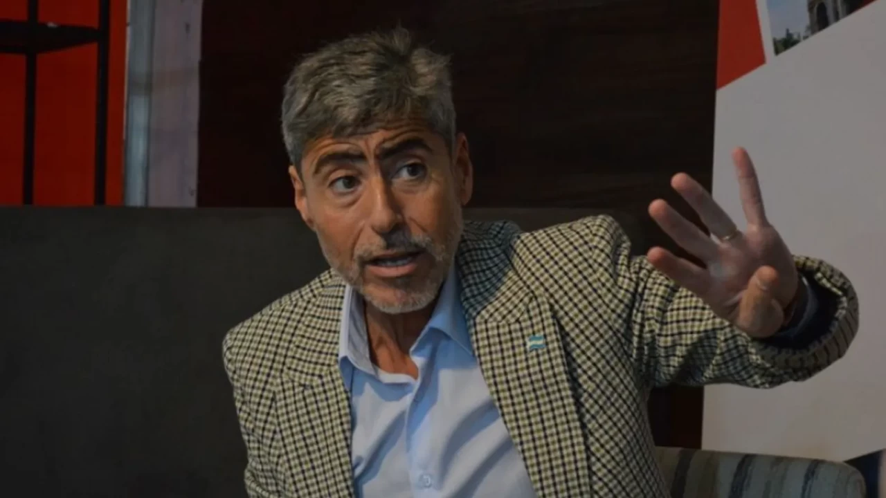 Arjantinli Bakanın  Elektrikli eldiven  testi kötü bitti