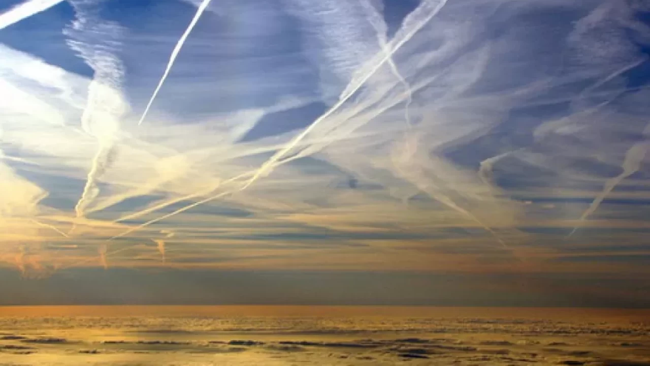 Chemtrails spreyleme nedir? Chemtrails spreyleme nasıl yapılıyor? İddiaların perde arkası