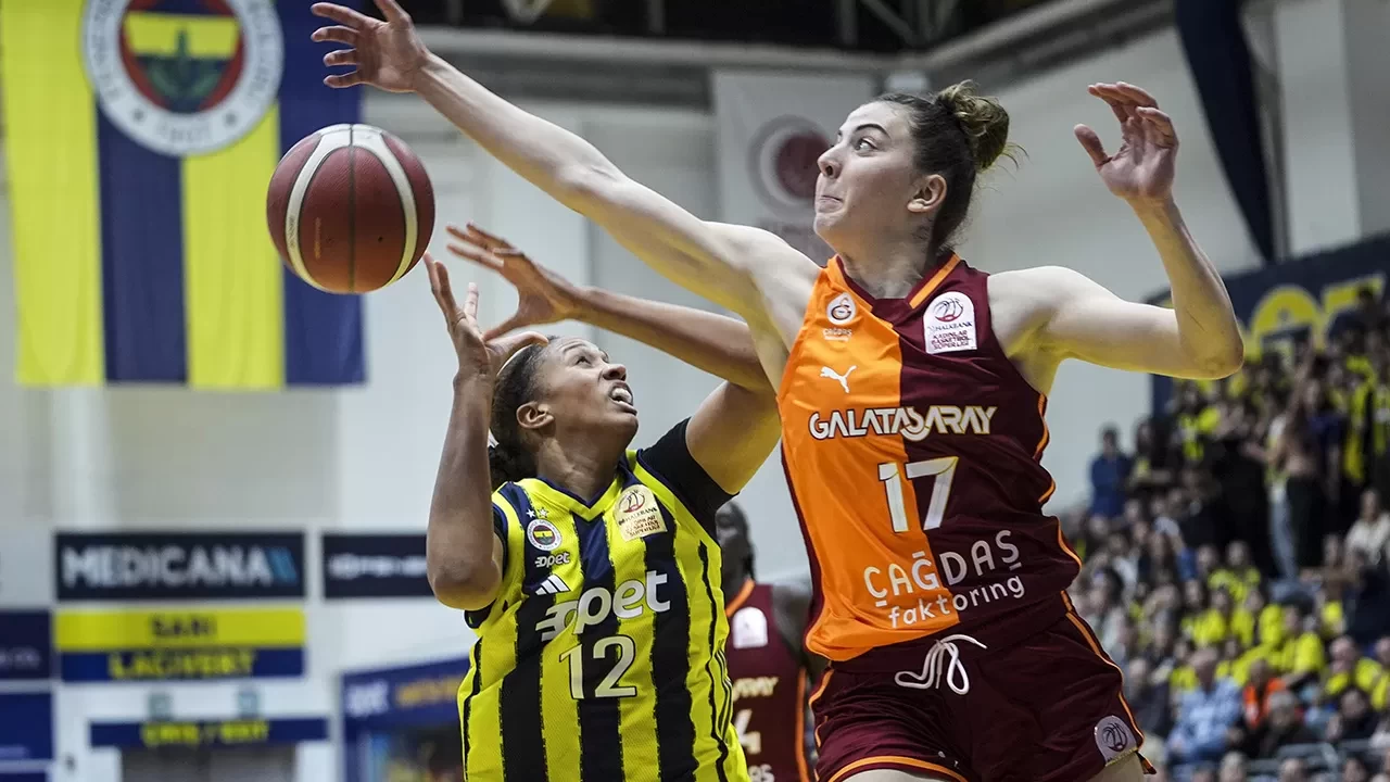 Basketbolda derbi heyecanı! Fenerbahçe 85-70 Galatasaray