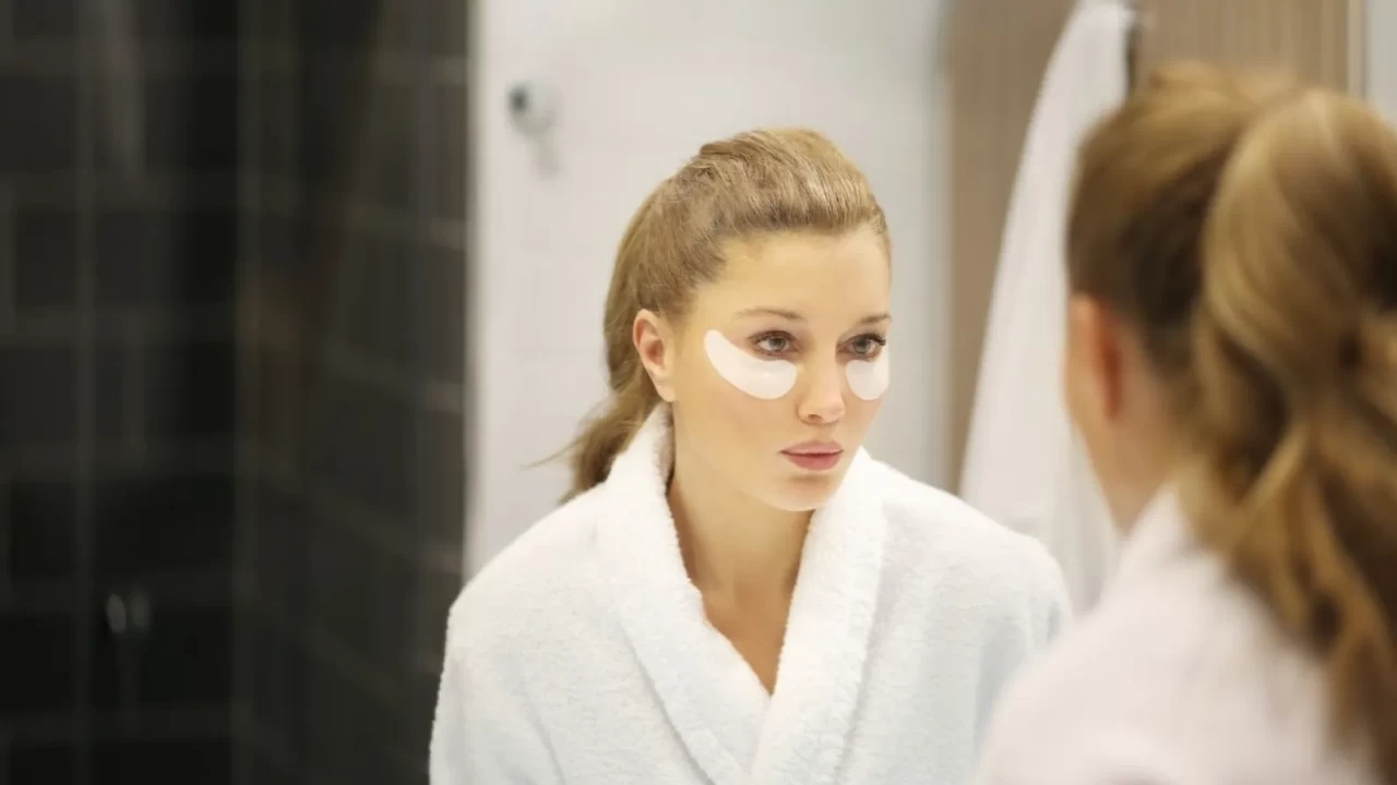 Göz Altı Morlukları ve Şişlikleri İçin Gece Rutini | 5 Etkili Yöntem