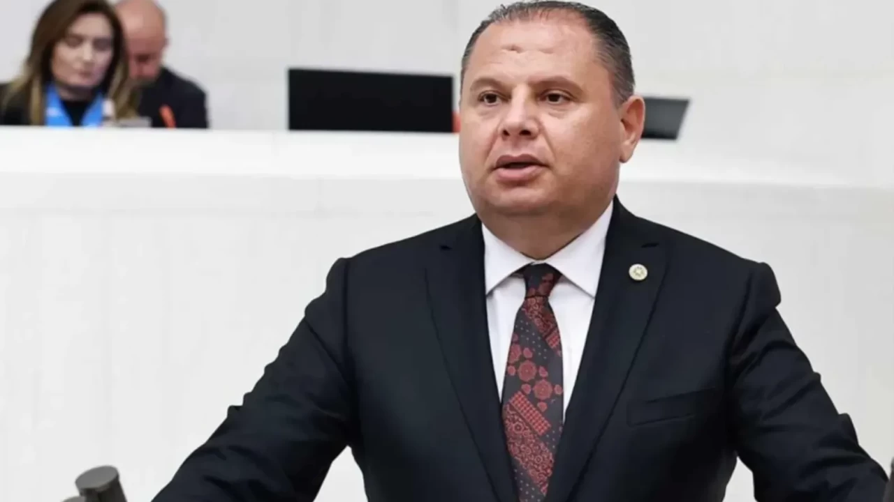 MHP’li Halil Öztürk’ten bayram mesajı: Bayram, gönül köprülerinin yeniden kurulduğu gündür