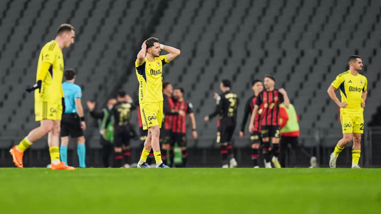 Fenerbahçe, Süper Lig'de Fatih Karagümrük deplasmanında yıkıldı