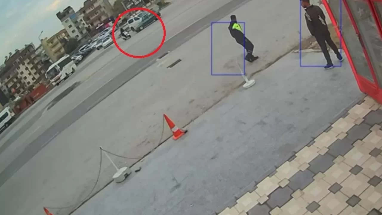 Hatay’da kavşakta korkunç kaza: Motosiklet sürücüsü havada takla attı