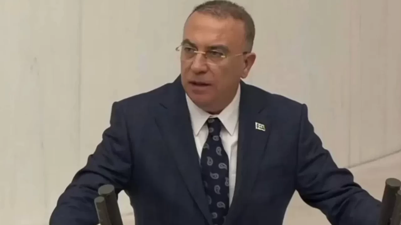 İzzet Ulvi Yönter MHP Genel Başkan Yardımcılığı'ndan istifa etti