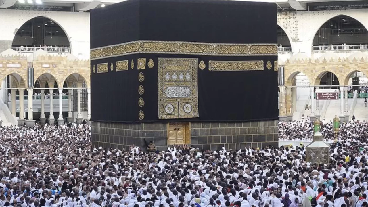 Şehit yakınları kutsal topraklara uğurlanıyor: 50 kişilik kafile umreye gidiyor