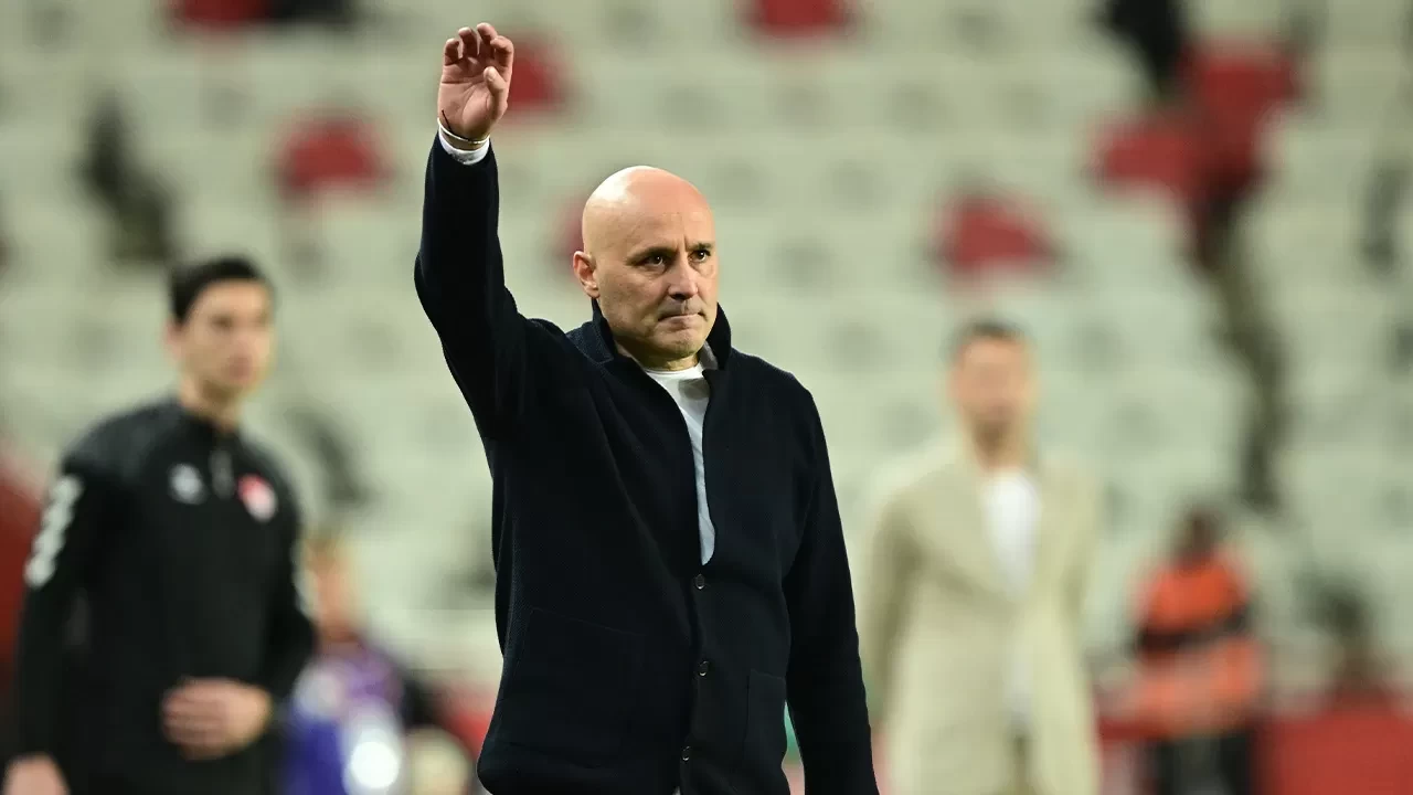 Antalyaspor Teknik Direktörü Sami Uğurlu: “Bugün unutmak isteyeceğimiz bir akşam”