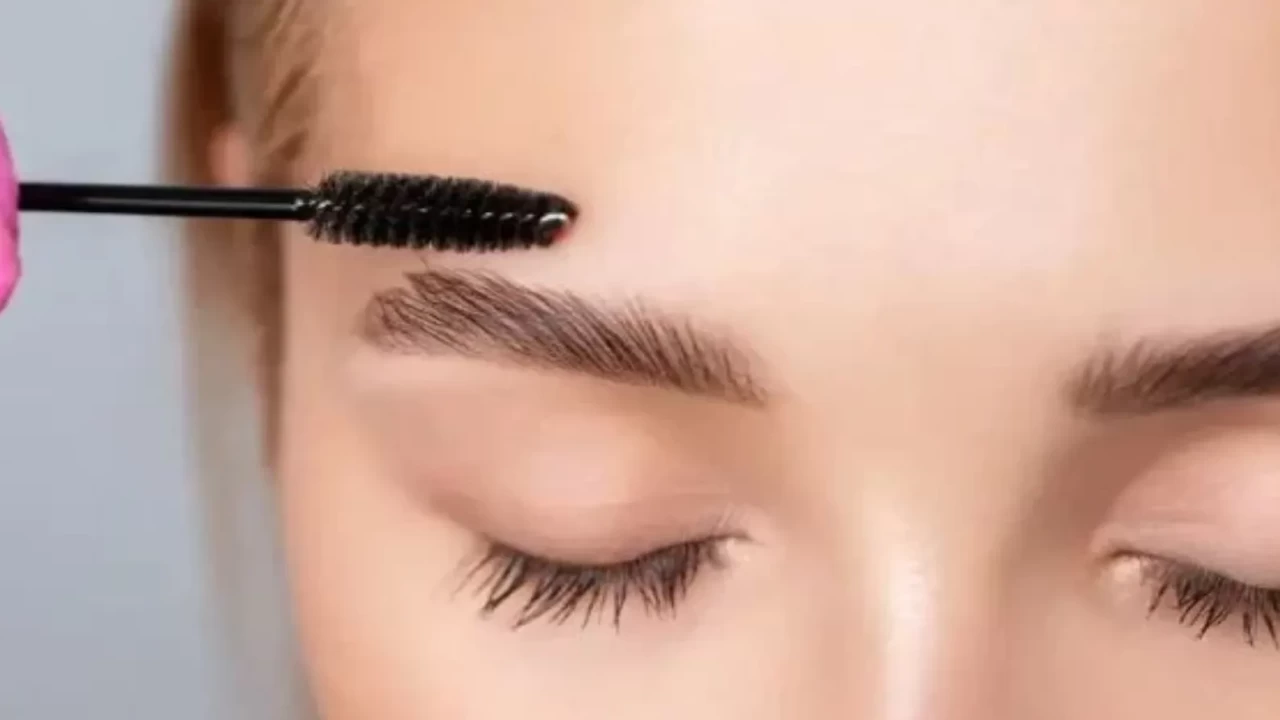 Zayıflayan kaşlara veda ettiren yöntem!