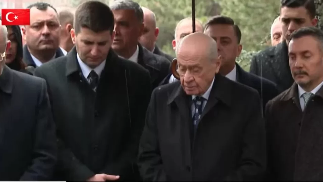 MHP Lideri Devlet Bahçeli, Başbuğ Alparslan Türkeş'in kabrini ziyaret etti