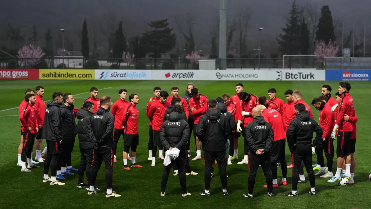 A Milli Takım, Romanya maçı öncesi antrenman yaptı! Hedef Dünya Kupası