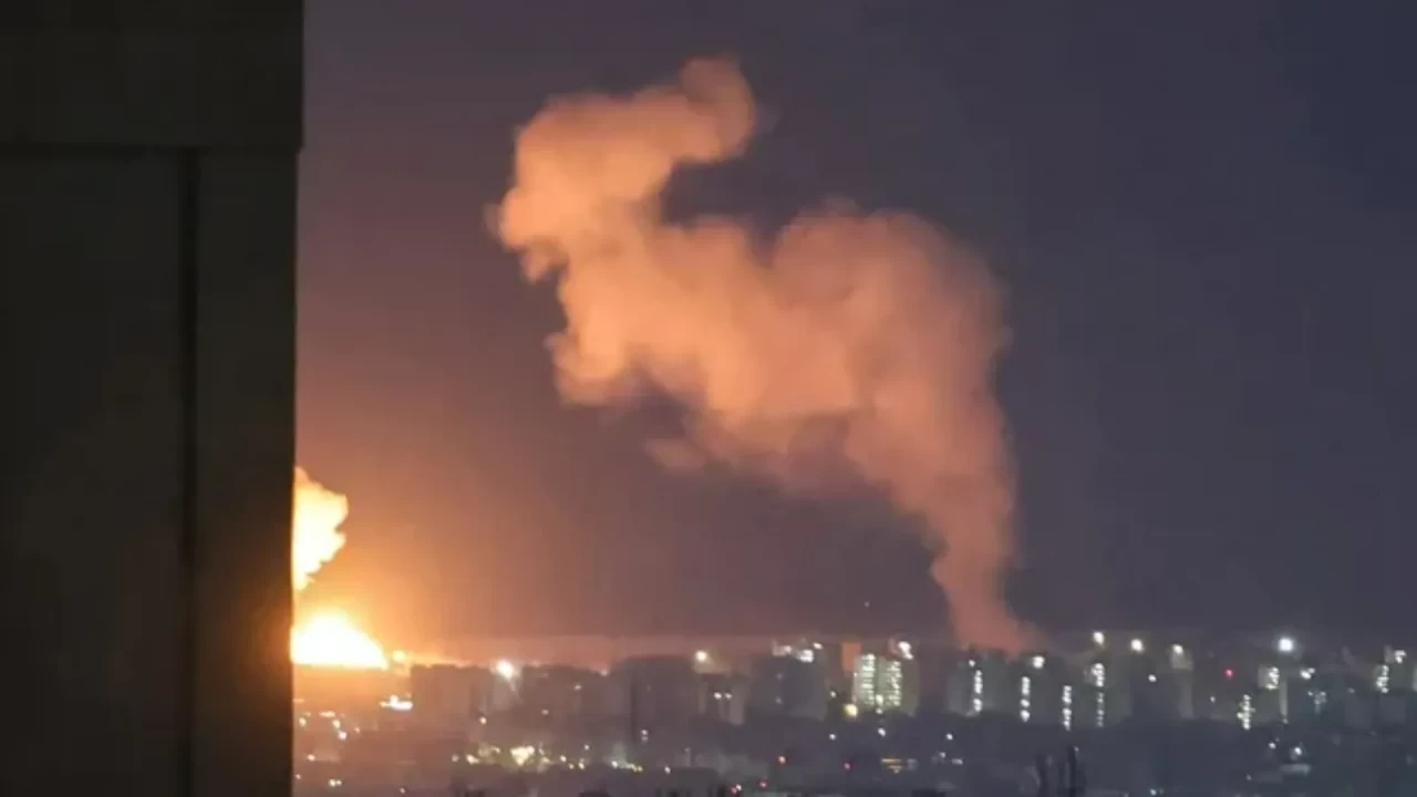 ABD'nin Bağdat Büyükelçiliği yanıyor! 3 İHA ile saldırıya uğradı