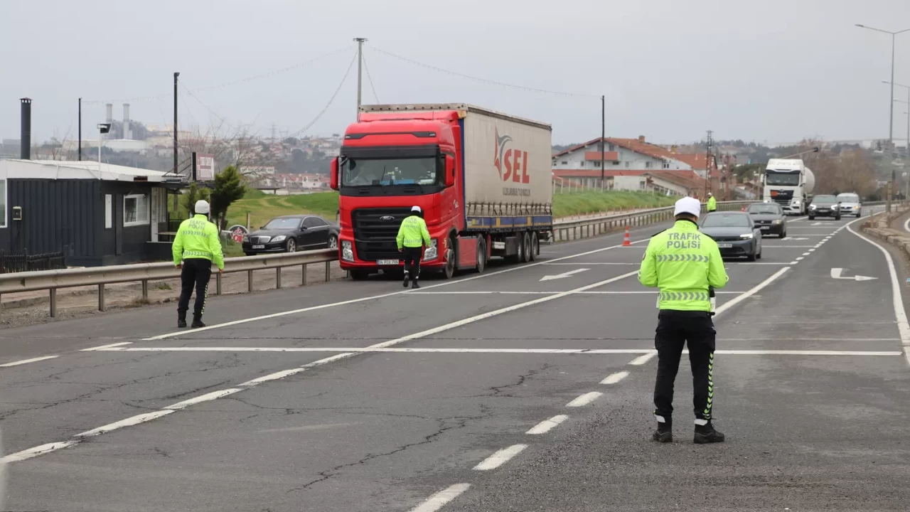 Ramazan Bayramı dönüş yolunda Tekirdağ-İstanbul geçişi ağır tonajlı araçlara kısıtlandı