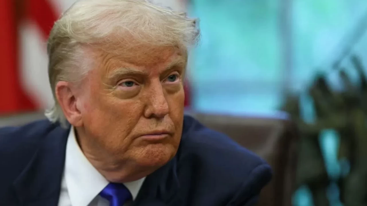 Trump'tan 'hediye' petrol ve '3. rejim' çıkışı: Hem vuruyoruz hem pazarlık yapıyoruz!