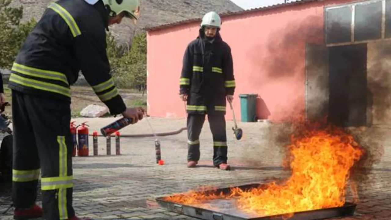 Türk akademisyenlerden milli başarı! Yerli köpük yangınlara meydan okuyor