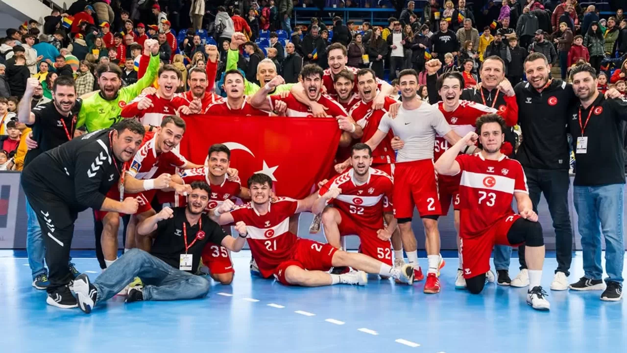 Türkiye’den tarihi geri dönüş: Romanya’yı eleyip 3. tura yükseldi