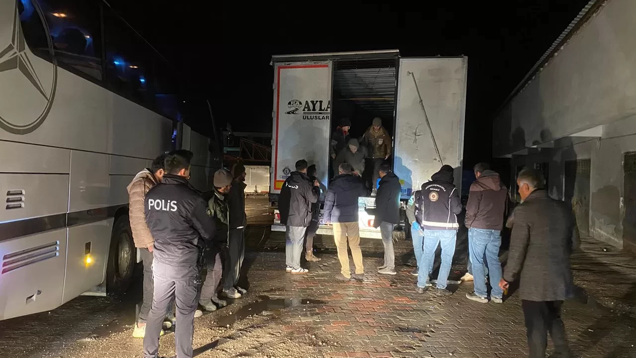 Çankırı'da Afganistan uyruklu 75 düzensiz göçmen yakalandı