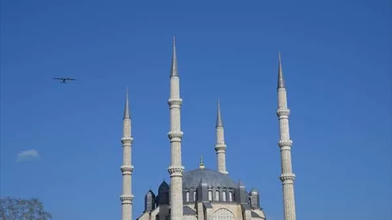 F-16'lar ve Bayraktar Akıncı göklerde! Edirne'de tören öncesi nefes kesen prova