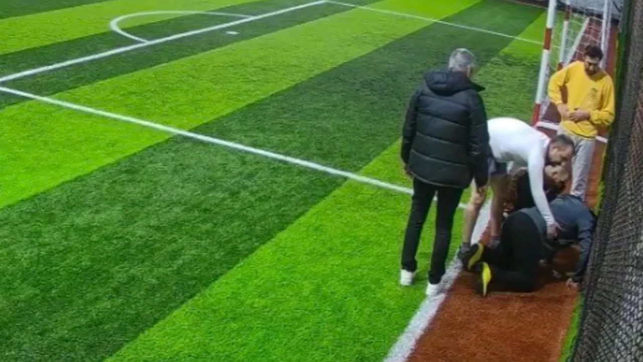 Halı saha maçında kalbine yenik düştü: O anlar kamerada