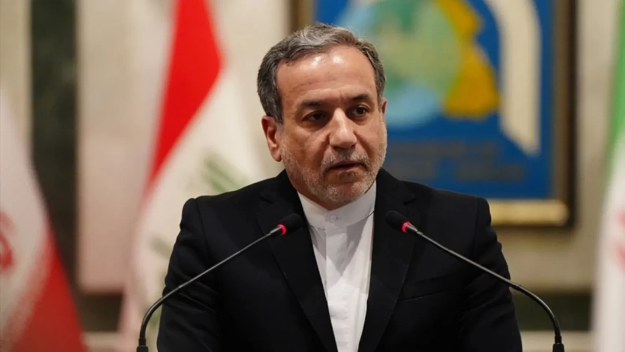 İranlı Bakan Erakçi'den ABD Askerlerine  Otel  ve  İnsan Kalkanı  Suçlaması